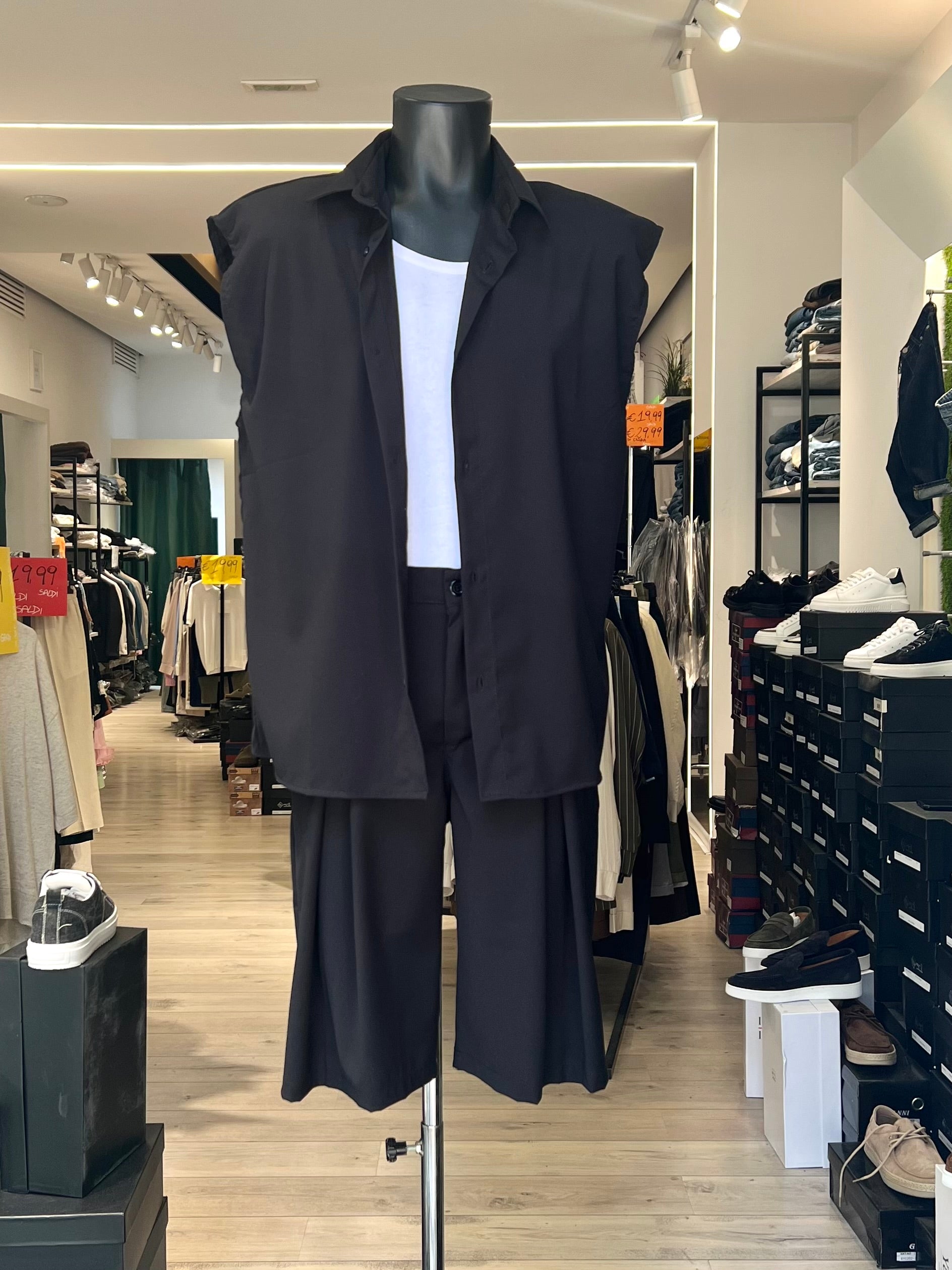 COORDINATO SMANICATO CON BERMUDA