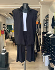 COORDINATO SMANICATO CON BERMUDA