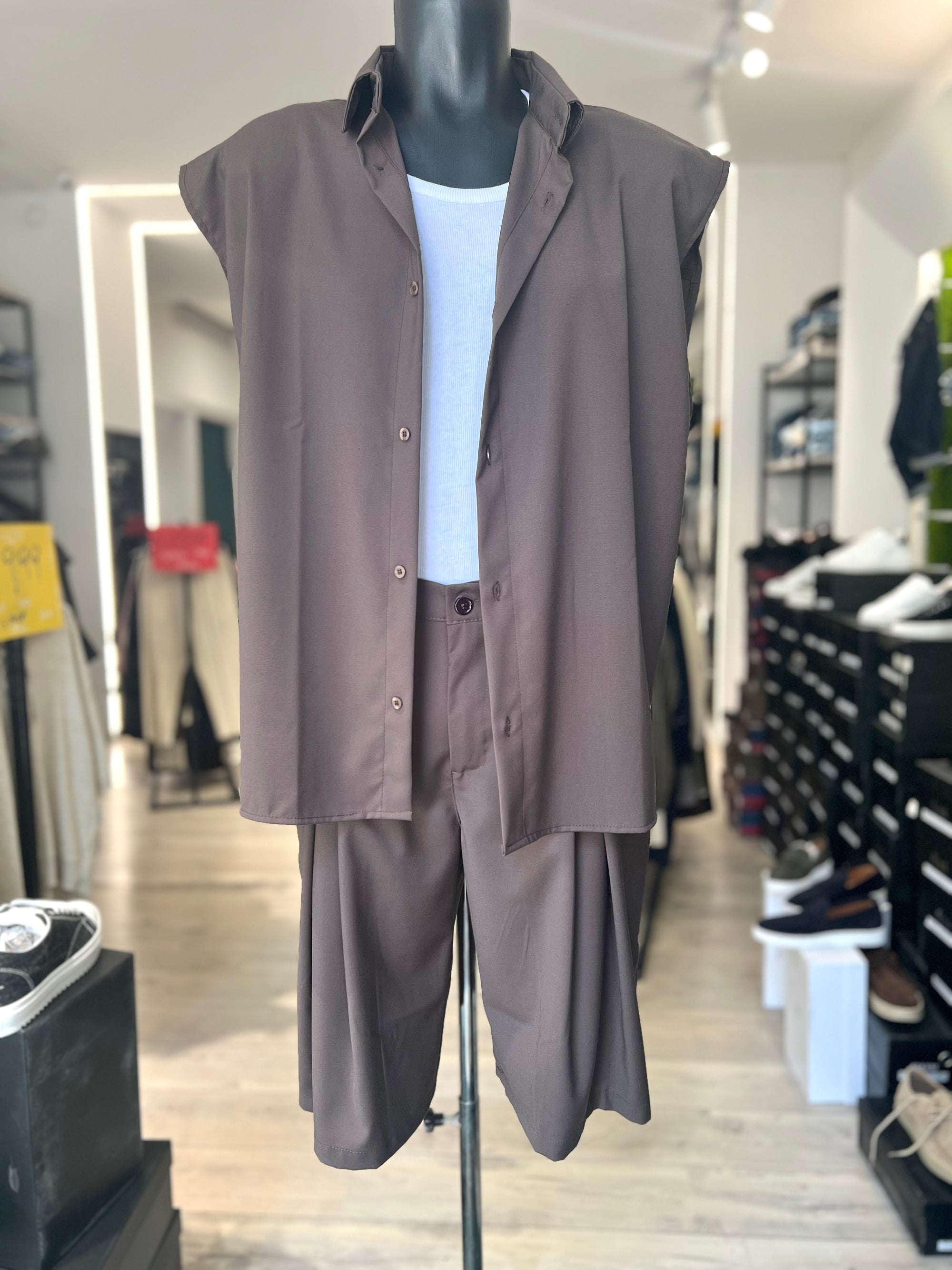 COORDINATO SMANICATO CON BERMUDA