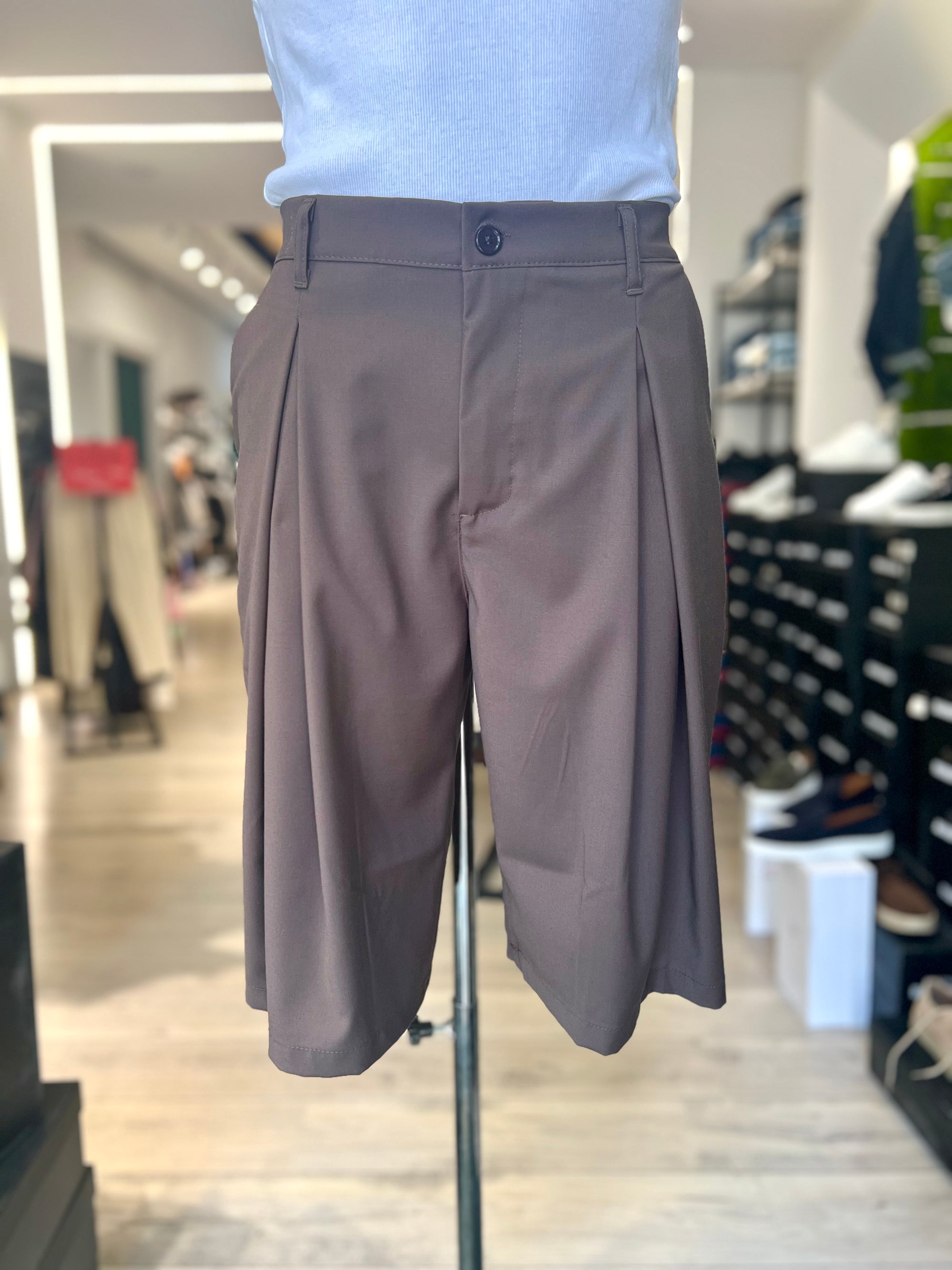 COORDINATO SMANICATO CON BERMUDA